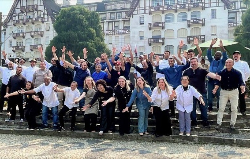 E foram dados os primeiros acordes: chefs posam para foto oficial do Petrópolis Gourmet